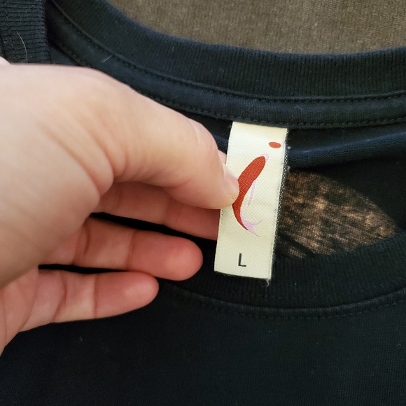 Koisea Golden Koi ✨️ painted shirt asian sz L fit like M - Picture 4 of 9